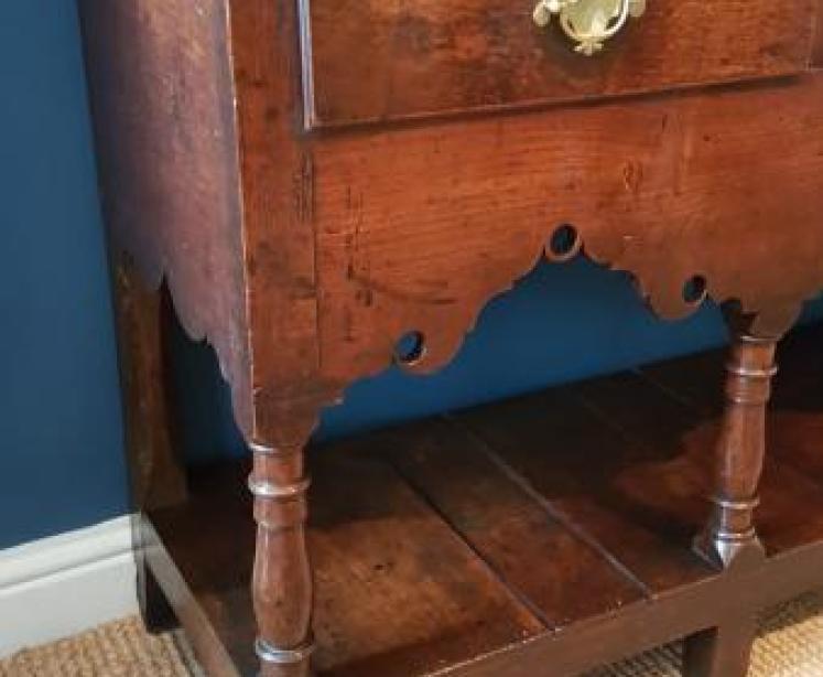 Small George II Oak Open Pot Board Dresser  - Image 7