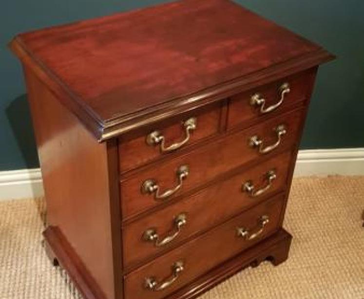 Small George III Mahogany Chest of Drawers - Image 2