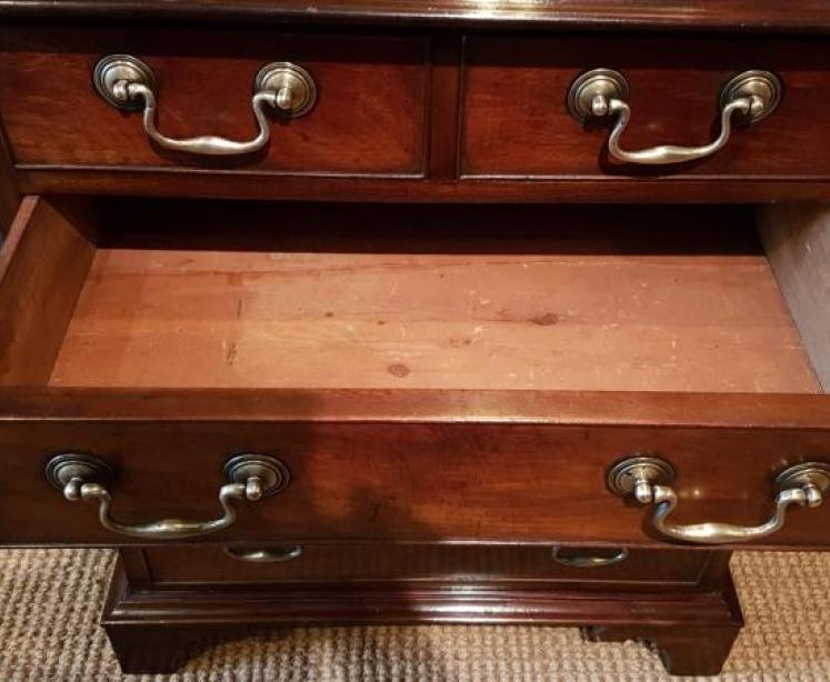 Small George III Mahogany Chest of Drawers - Image 5