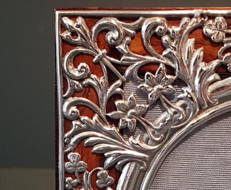 Superb Victorian Silver Double Photo Frame - Image 3