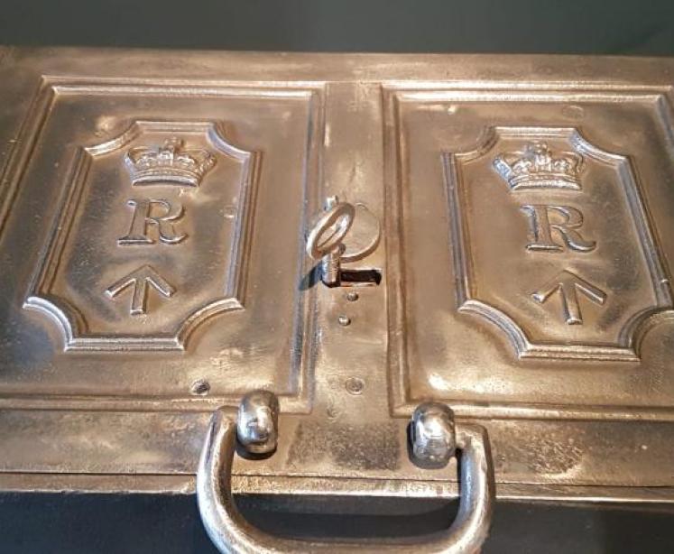 William IV Military Safe - Image 6