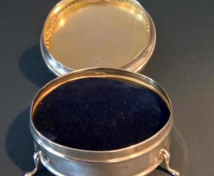 George V Period Silver & Pink Enamel Ring Box - Image 3