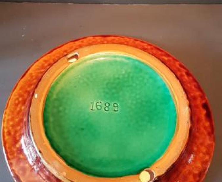 Large Victorian Majolica Cheese Dish - Image 3