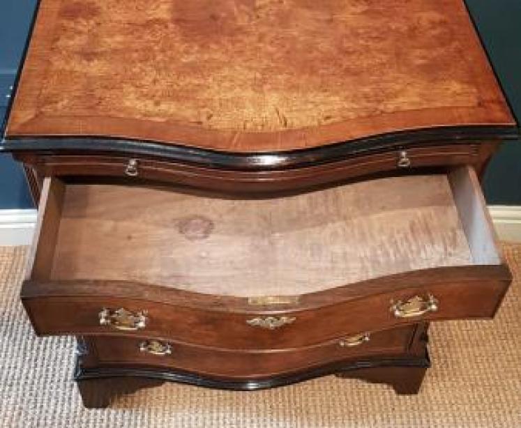 Edwardian Serpentine Fronted Chest of Drawers - Image 3