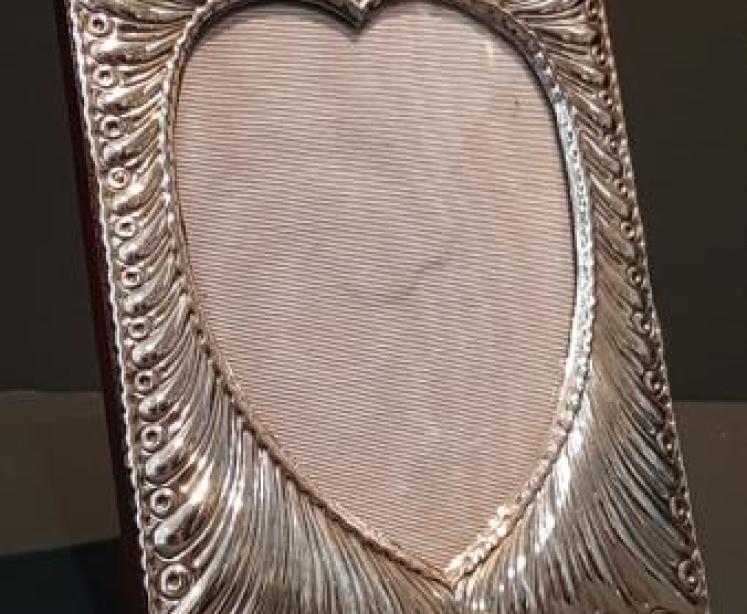 William Comyns Silver Heart Shaped Photo Frame - Image 2