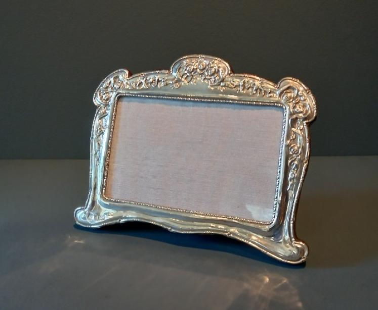 Antique Edwardian Period Silver Shaped Photo Frame - Image 1