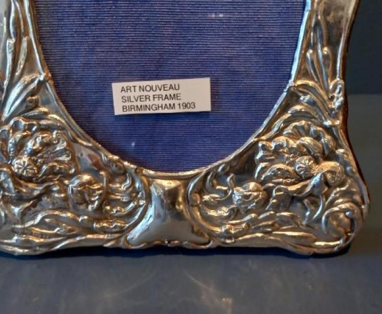 Art Nouveau Silver Flower Decorated Photo Frame - Image 2