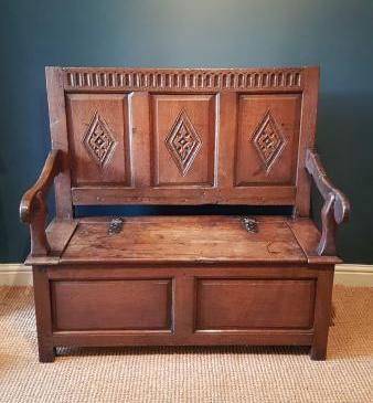 Small Period Oak Box Settle