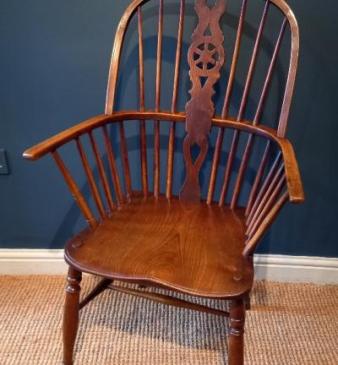 Early Victorian Ash & Elm Comb Back Windsor Armchair