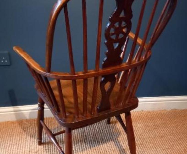 Early Victorian Ash & Elm Comb Back Windsor Armchair - Image 4