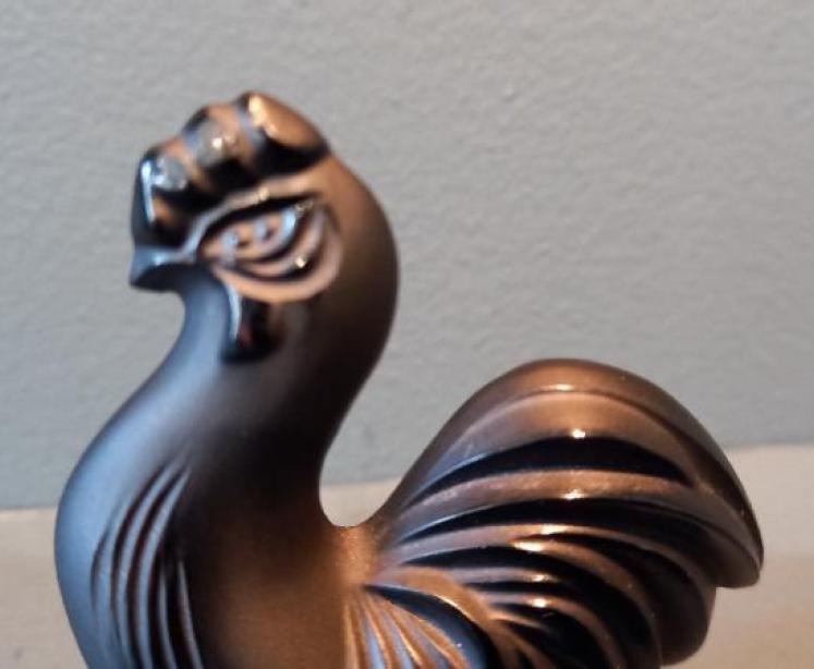 Unusual Lalique Black Opalescent Cockerel - Image 3