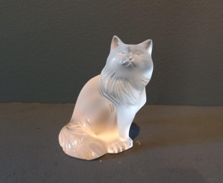 Large Lalique Opalescent Sitting Cat - Image 1