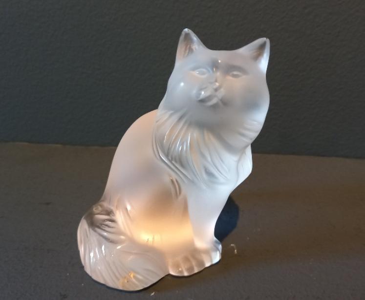 Large Lalique Opalescent Sitting Cat - Image 2