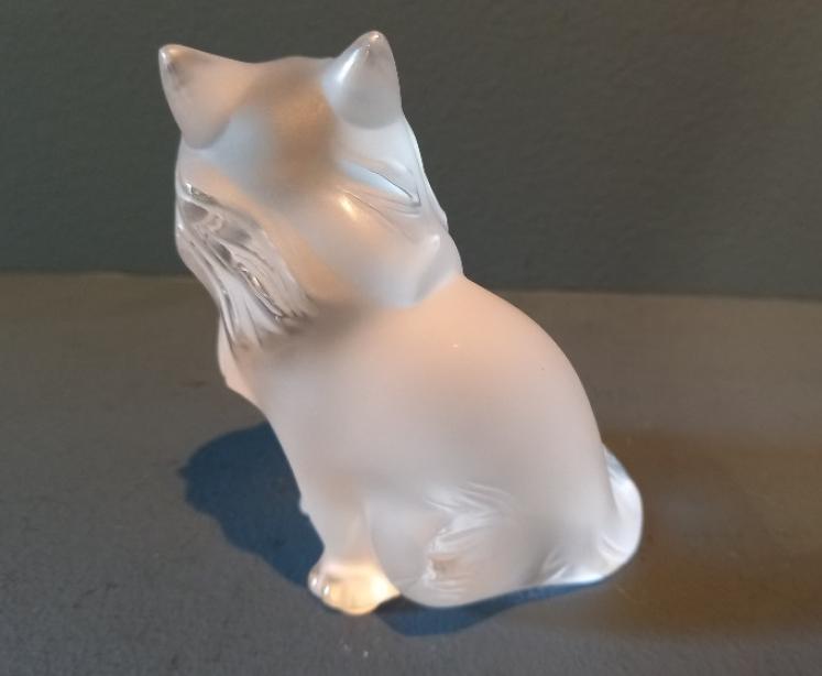 Large Lalique Opalescent Sitting Cat - Image 4