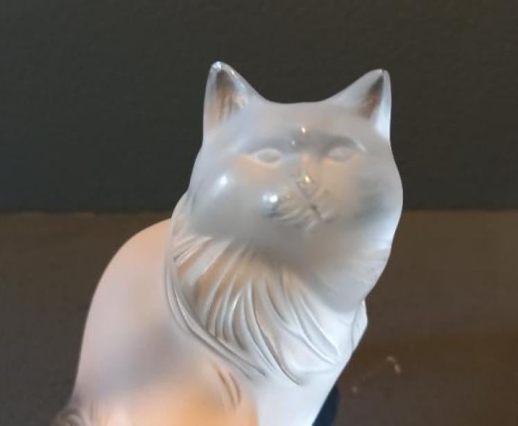 Large Lalique Opalescent Sitting Cat - Image 6
