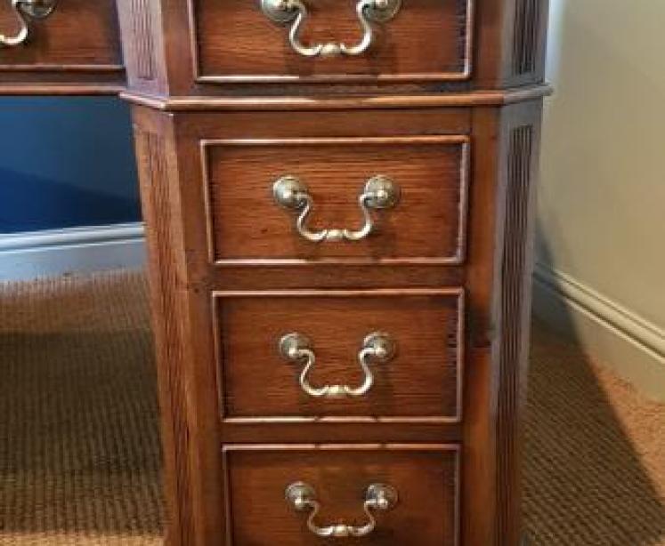 Superb Solid Oak Pedestal Desk - Image 3
