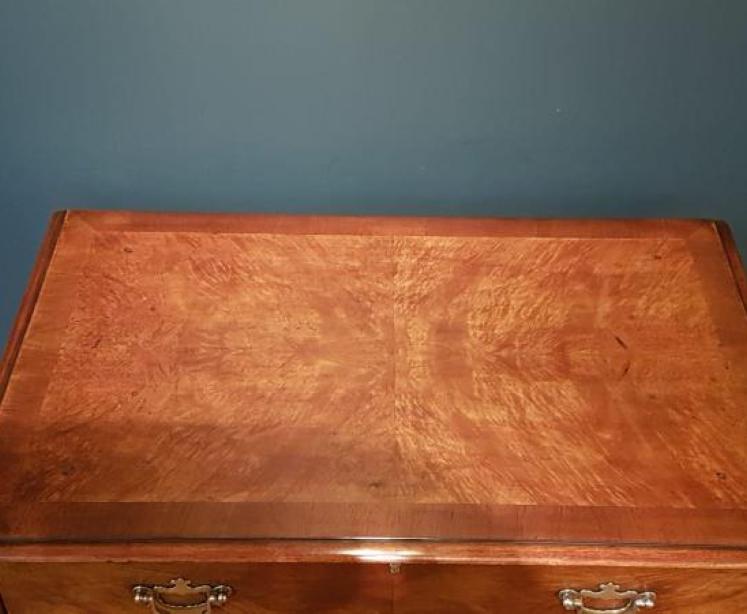 George I Style Walnut Chest of Drawers - Image 2