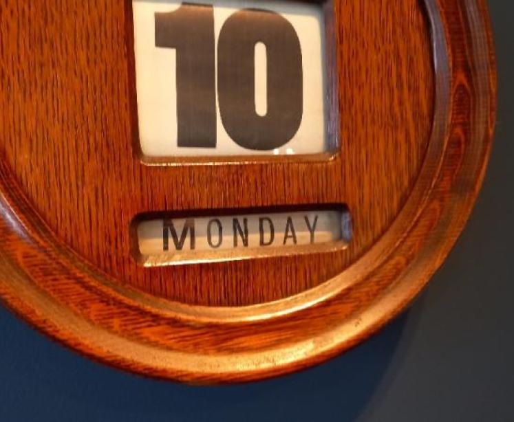 Large Antique Polished Oak Perpetual Wall Calendar - Image 3
