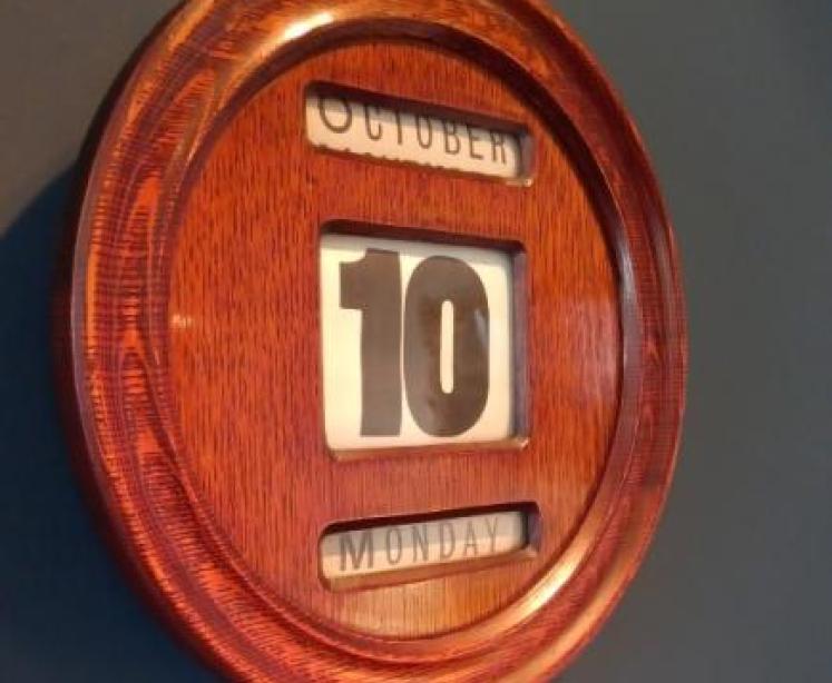 Large Antique Polished Oak Perpetual Wall Calendar - Image 6