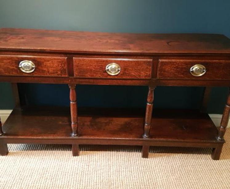 Stylish George III Oak Open Pot Board Dresser - Image 1