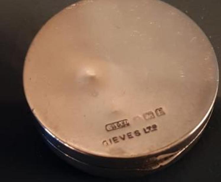 Superb Silver and Enamel Pill Box - Image 6