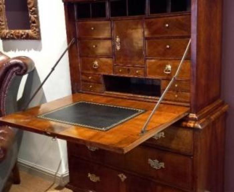 Superb William & Mary Period Walnut Escritoire - Image 1