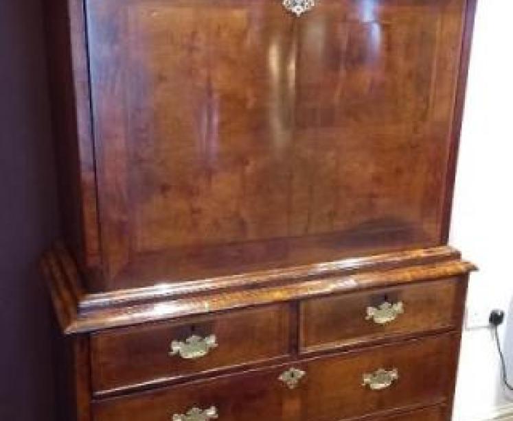 Superb William & Mary Period Walnut Escritoire - Image 2