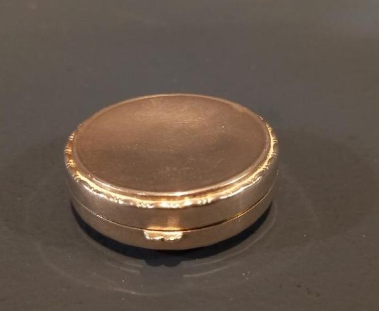 George VI Period Silver & Jade Green Pill Box - Image 4