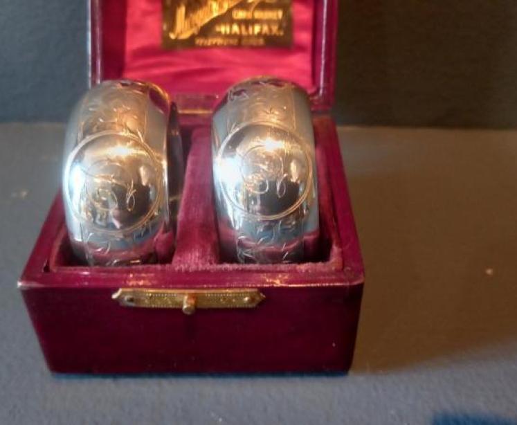 Boxed Pair of Edwardian Silver Napkin Rings - Image 2