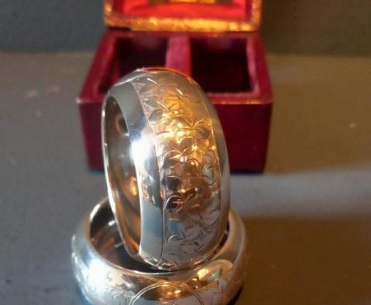 Boxed Pair of Edwardian Silver Napkin Rings - Image 3