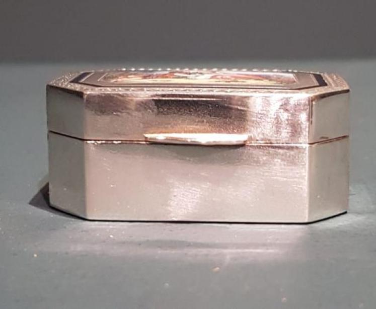 Fine Quality Silver and Enamel Box - Image 4