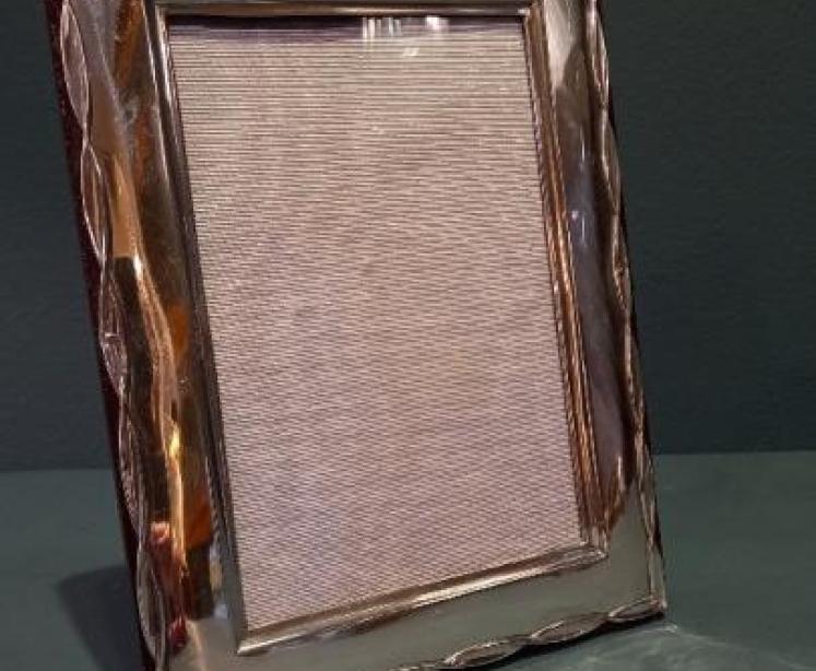 Antique Silver Twisted Ribbon Surround Photo Frame - Image 1