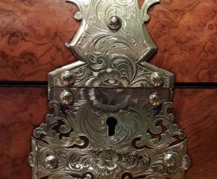 Fine Quality Victorian Walnut Stationary and Ink Stand  - Image 6