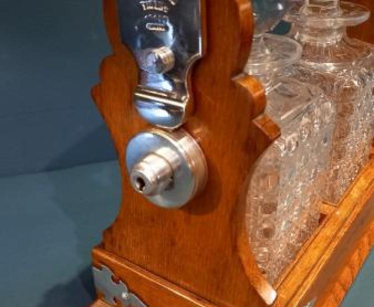 Superb Oak & Silver Harrods of London Tantalus - Image 3