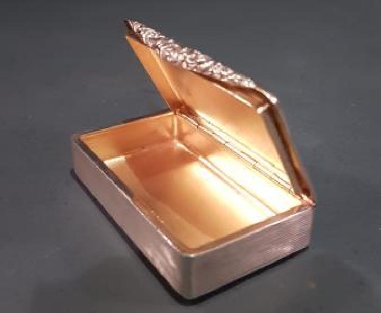 Superb Silver Table Snuff Box - Image 2