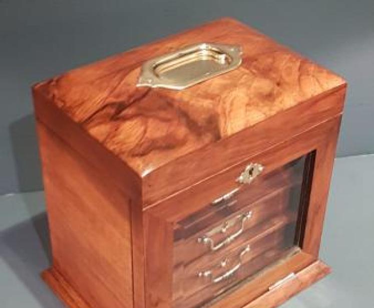 Immaculate Victorian Walnut Jewellery Box - Image 2