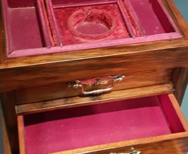 Immaculate Victorian Walnut Jewellery Box - Image 4