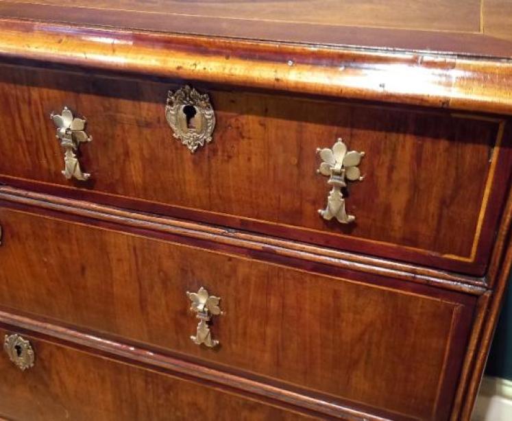George I Period Figured Walnut Inlaid Chest - Image 4