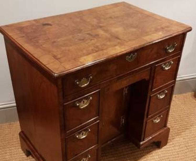 Superb George I Walnut Kneehole Desk  - Image 3