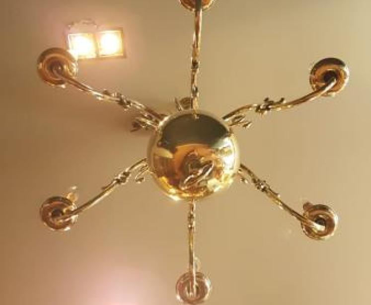 Edwardian Brass Six Arm Chandelier  - Image 3