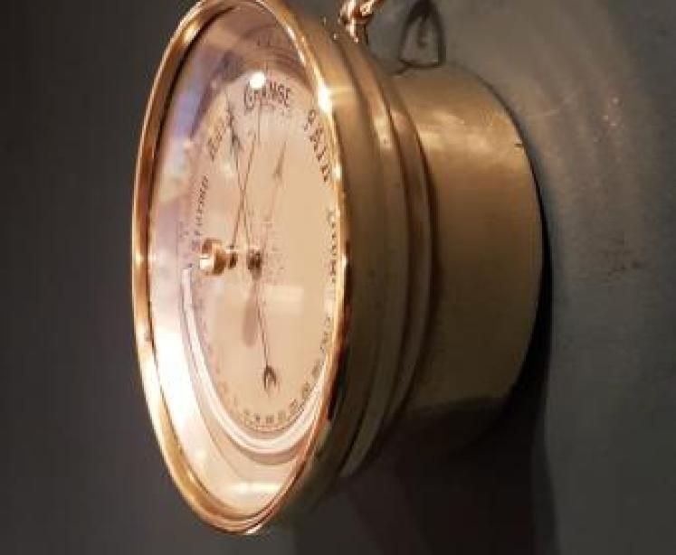 Victorian Brass Cased Marine Barometer with Crescent Thermometer - Image 5