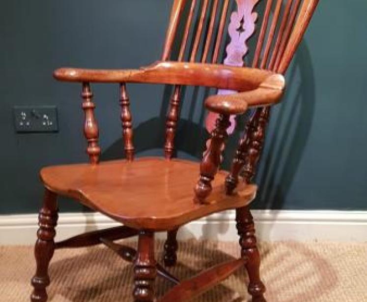 Early Victorian Broad Arm Windsor Chair - Image 4