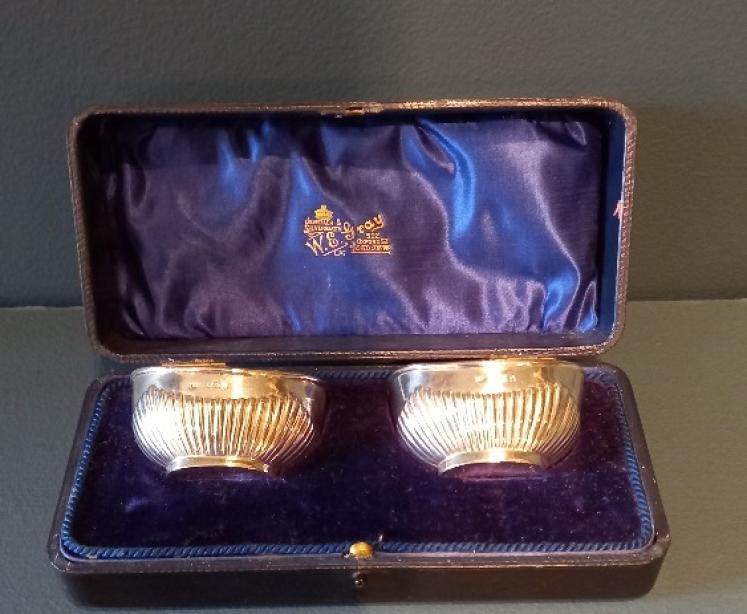 Edwardian Period Boxed Pair of Silver Dishes  - Image 1