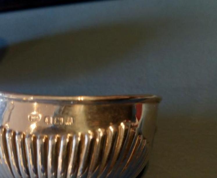 Edwardian Period Boxed Pair of Silver Dishes  - Image 4