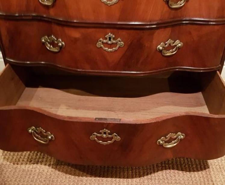 Fine George II Period Walnut Ribbon Fronted Chest - Image 4