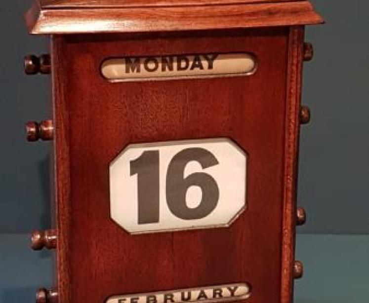 Edwardian Mahogany Perpetual Desk Calendar - Image 2