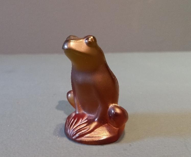 Lalique Amber Opalescent Sitting Frog - Image 1