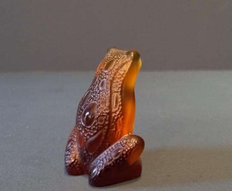 Lalique Amber Opalescent Sitting Frog - Image 3