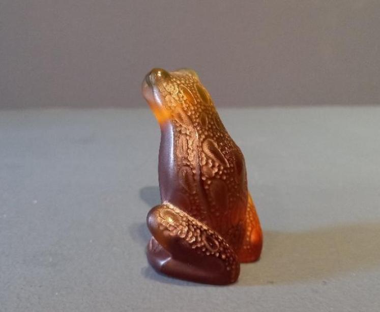 Lalique Amber Opalescent Sitting Frog - Image 5