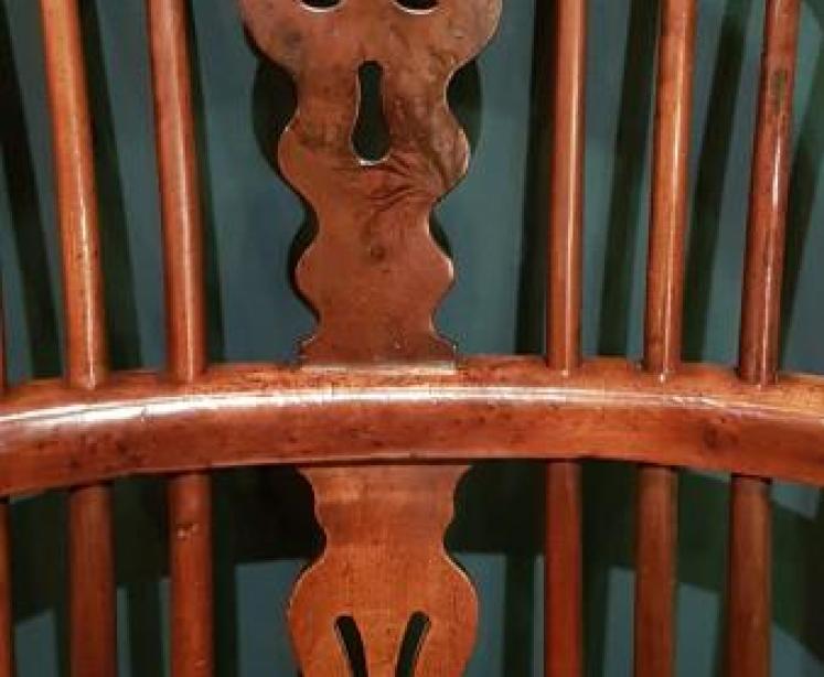Superb Yew Wood Windsor Chair  - Image 4